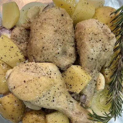 Куриные голени с картошкой в духовке