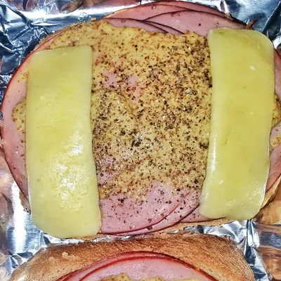 Бутерброды с ветчиной и сыром