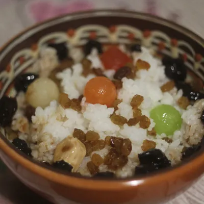 Сочиво из риса с изюмом и орехами